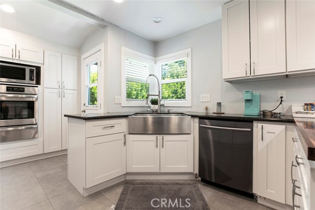 Detail Gallery Image 10 of 43 For 18033 Duncan St, Encino,  CA 91316 - 3 Beds | 2 Baths