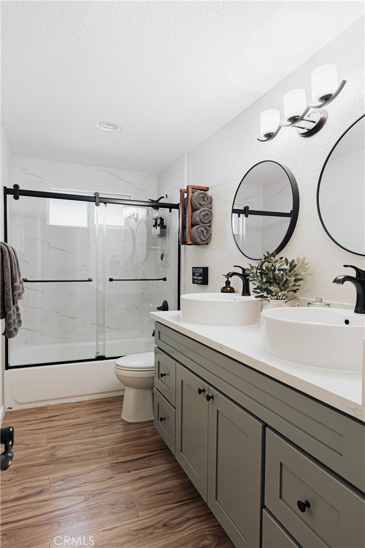 https://media.crmls.org/medias/a80a0c98-3272-441d-a758-575b177cda3a.jpg?preset=X-Large