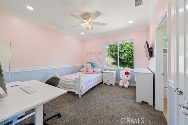 Detail Gallery Image 15 of 27 For 18501 Calle Vista Cir, Porter Ranch,  CA 91326 - 4 Beds | 4 Baths