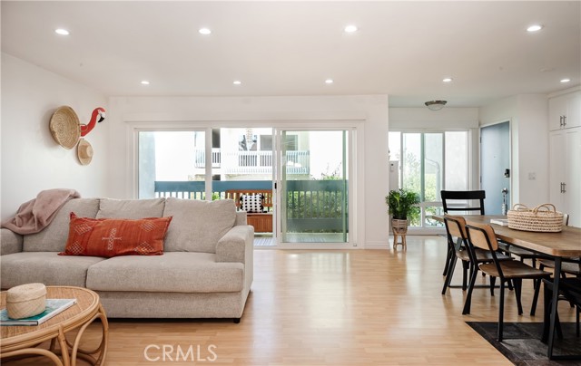 611 Prospect Avenue, Redondo Beach, California 90277, 2 Bedrooms Bedrooms, ,2 BathroomsBathrooms,Residential,Sold,Prospect,SB22076487