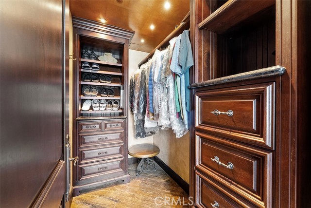 645 FRONT Street, San Diego CA: https://media.crmls.org/medias/a80aba52-06e9-454d-8dde-ace9d1a39c5f.jpg