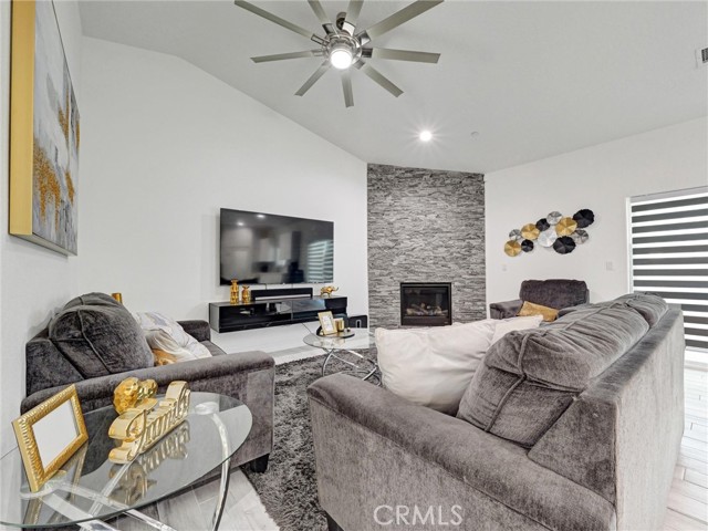 11515 Tamarisk Avenue, Hesperia CA: https://media.crmls.org/medias/a80c379e-b235-4674-9571-2c1f1f40cb8d.jpg