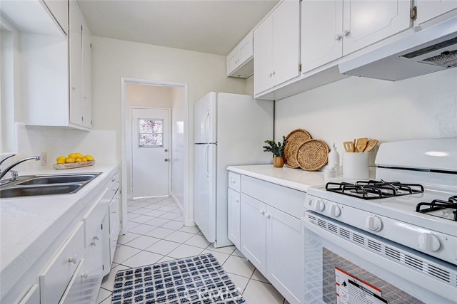 426 S Broadway, Redondo Beach CA: https://media.crmls.org/medias/a80ca663-43fe-464b-a34a-a509cc1de65e.jpg