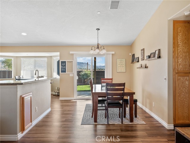 Detail Gallery Image 12 of 50 For 16575 Quinnault, Apple Valley,  CA 92307 - 4 Beds | 2 Baths