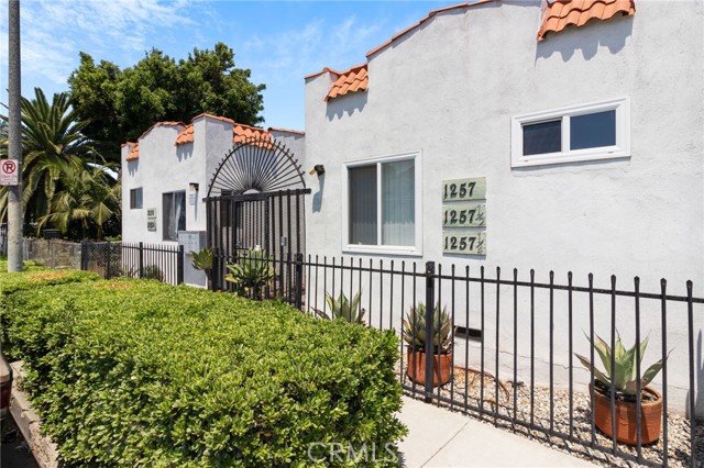 Detail Gallery Image 1 of 21 For 1257 W 38th St, Los Angeles,  CA 90037 - 2 Beds | 1 Baths