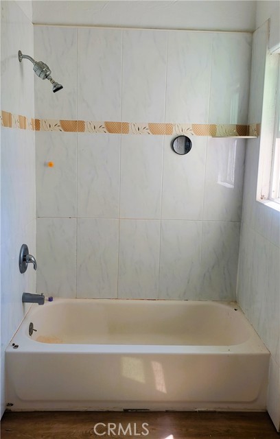 5723 N Huntington Drive, Los Angeles CA: https://media.crmls.org/medias/a80f4f47-b44f-4a55-b886-2db05db97c25.jpg