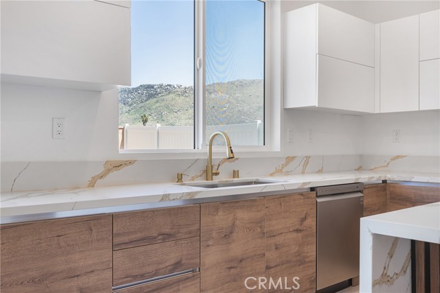 Detail Gallery Image 13 of 46 For 14424 Buvan Ct, Moreno Valley,  CA 92555 - 5 Beds | 3/1 Baths