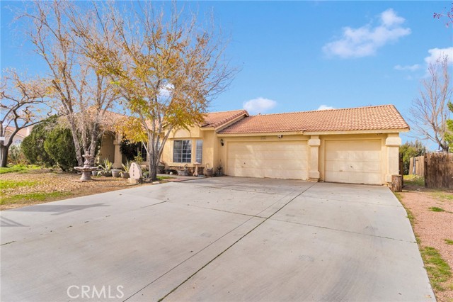 Detail Gallery Image 3 of 54 For 9788 9th Ave, Hesperia,  CA 92345 - 3 Beds | 3 Baths