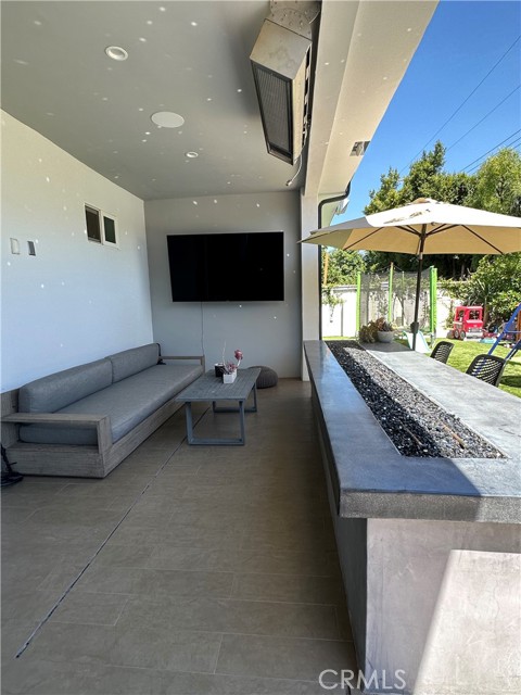 Outdoor Firepit and Wall heater in Patio