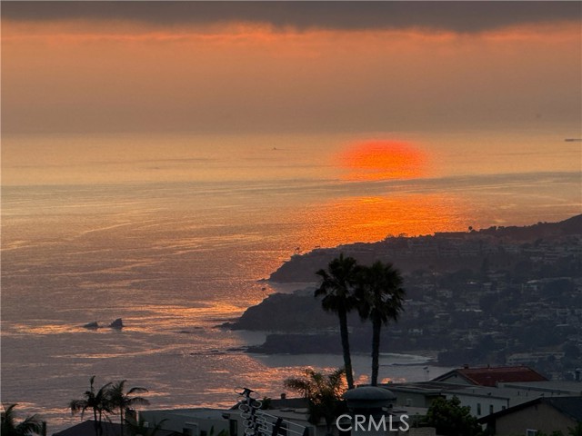 920 Quivera Street, Laguna Beach CA: https://media.crmls.org/medias/a8128ba8-4ca3-48c1-b0aa-6ea1a1b42bf8.jpg