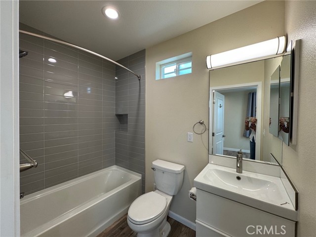 434 N Beachwood Drive, Burbank CA: https://media.crmls.org/medias/a812bc21-861a-45b0-81d9-0fc2f95d28a3.jpg