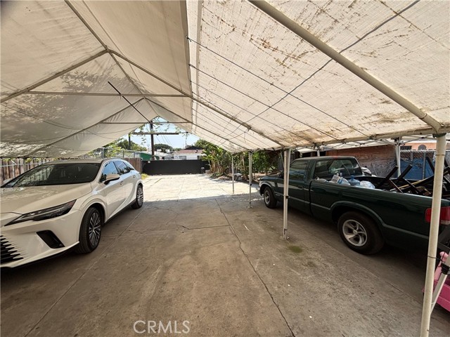 8810 MENLO Avenue, Los Angeles CA: https://media.crmls.org/medias/a813ae58-51ff-4e4f-93f3-bfc0552cb551.jpg