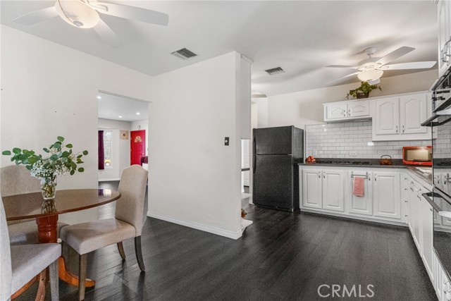 Detail Gallery Image 9 of 34 For 1817 N Hollywood, Burbank,  CA 91505 - 2 Beds | 1 Baths