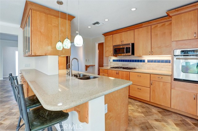 Detail Gallery Image 12 of 31 For 17068 Celtic, Granada Hills,  CA 91344 - 3 Beds | 2 Baths