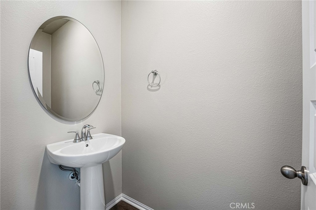 https://media.crmls.org/medias/a815847a-94c6-4cc9-88f7-0ed76910b65a.jpg?preset=X-Large