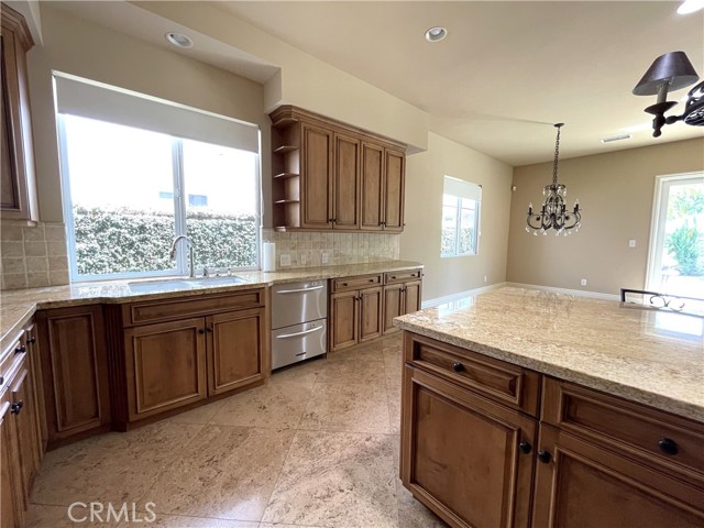 2068 Radnor Avenue, Long Beach CA: https://media.crmls.org/medias/a815f6e1-0d55-4afa-b296-7f68f030fdf1.jpg