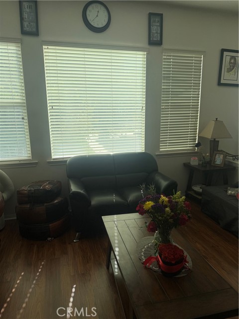 Detail Gallery Image 12 of 63 For 28512 Meadow Heights Ct, Canyon Country,  CA 91387 - 6 Beds | 3 Baths