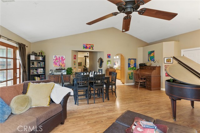 Detail Gallery Image 12 of 41 For 24980 Sunset Way, Tehachapi,  CA 93561 - 4 Beds | 2/1 Baths