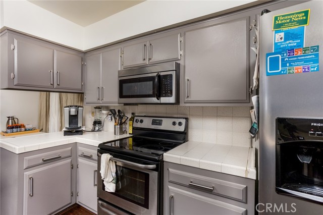 Detail Gallery Image 7 of 32 For 615 E Olive a,  Burbank,  CA 91501 - 2 Beds | 2 Baths