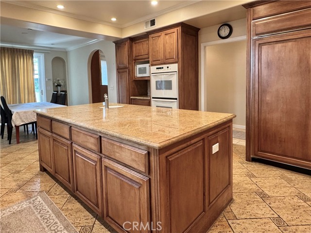 458 S Clark Drive, Beverly Hills CA: https://media.crmls.org/medias/a818a648-18ba-407f-9aca-4fe10a5189cf.jpg