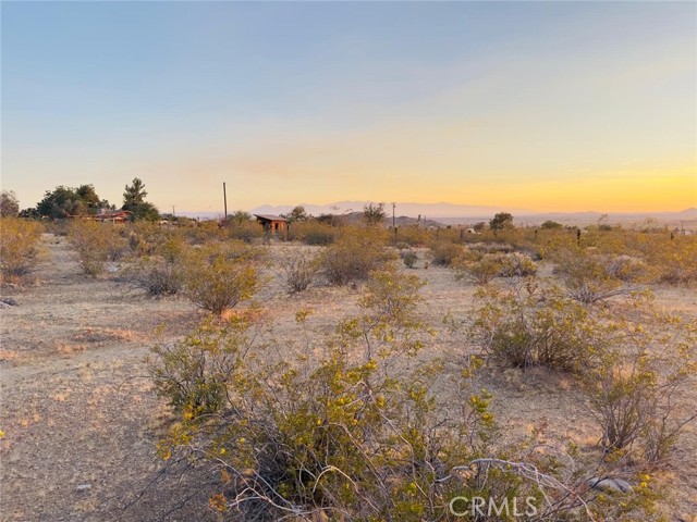 2 Old Mine Road, Apple Valley CA: https://media.crmls.org/medias/a8191745-9411-4b81-80ca-df5b45fafebe.jpg