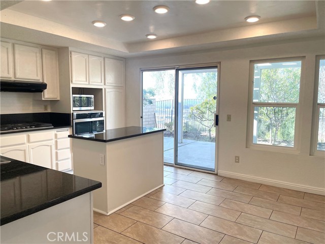 2985 Amber Drive, Corona CA: https://media.crmls.org/medias/a81928fa-1b5f-4f18-ac5c-1863ed70dbef.jpg