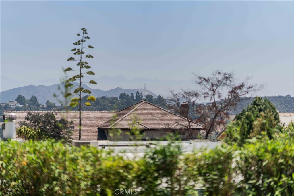 https://media.crmls.org/medias/a81a4d7e-7251-4468-84c2-39120760d956.jpg?preset=X-Large