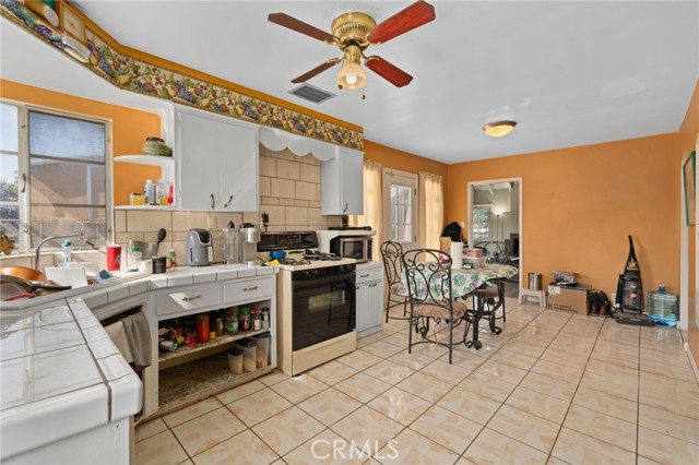 650 N Acacia, Rialto CA: https://media.crmls.org/medias/a81a90ff-d52c-4a84-9f3b-a2df234e89f8.jpg