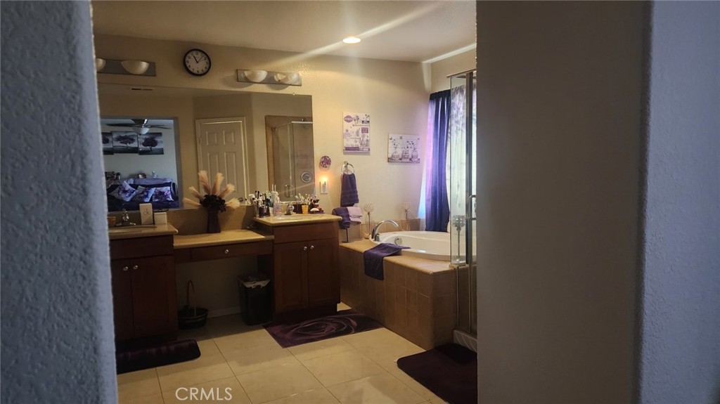 https://media.crmls.org/medias/a81a9e9c-3729-4c42-abf1-172daf29d492.jpg?preset=X-Large