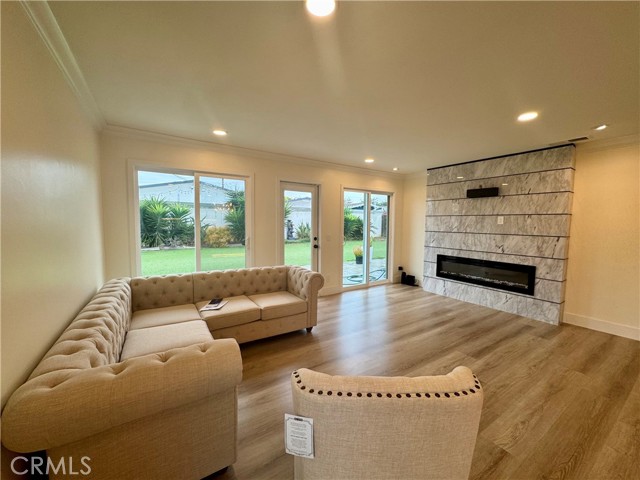 Front Image Thumbnail for CROC25250489