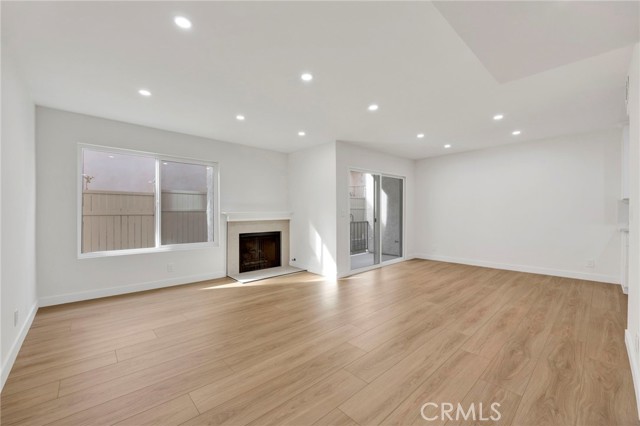 Detail Gallery Image 2 of 30 For 17303 Chatsworth St #4,  Granada Hills,  CA 91344 - 2 Beds | 1/1 Baths