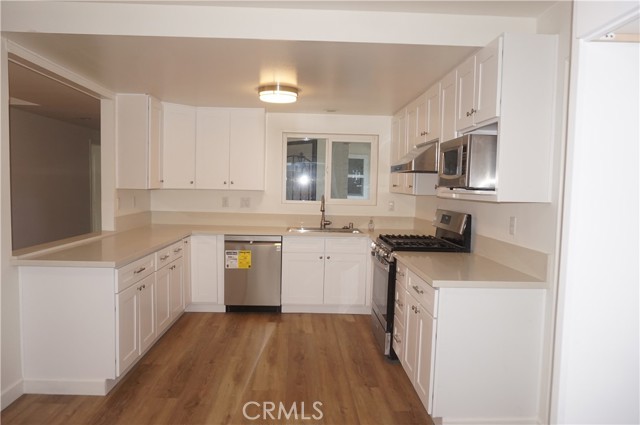 Detail Gallery Image 5 of 32 For 19602 Roderick Ln, Huntington Beach,  CA 92646 - 4 Beds | 2 Baths