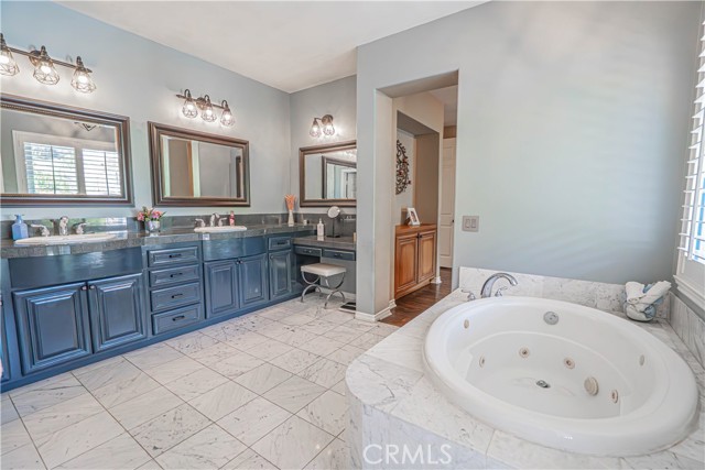 25505 Brighton Place, Stevenson Ranch CA: https://media.crmls.org/medias/a81cfa84-1c7b-45dd-b054-f956cb6c903d.jpg