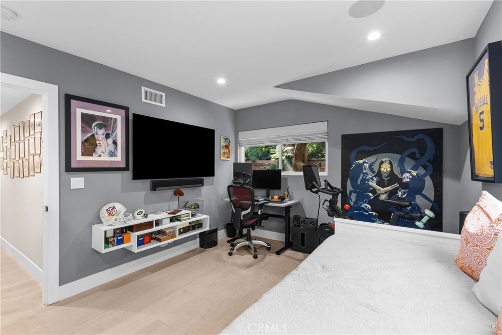 MLS #OC25159047 image #23