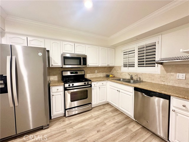 Detail Gallery Image 14 of 46 For 1433 S Beverly Dr, Los Angeles,  CA 90035 - 3 Beds | 2/1 Baths