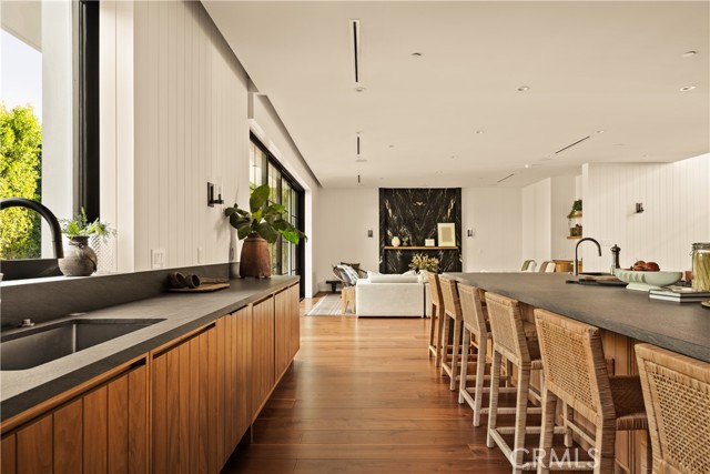 Detail Gallery Image 12 of 41 For 4930 Edgerton Ave, Encino,  CA 91436 - 5 Beds | 5/1 Baths