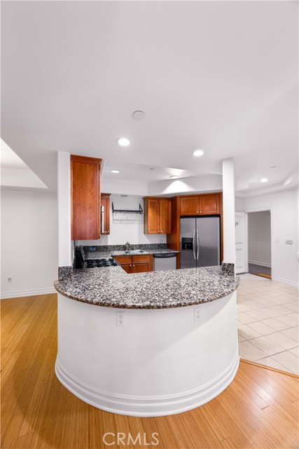 Detail Gallery Image 11 of 37 For 15206 Burbank Bld #104,  Sherman Oaks,  CA 91411 - 2 Beds | 2/1 Baths