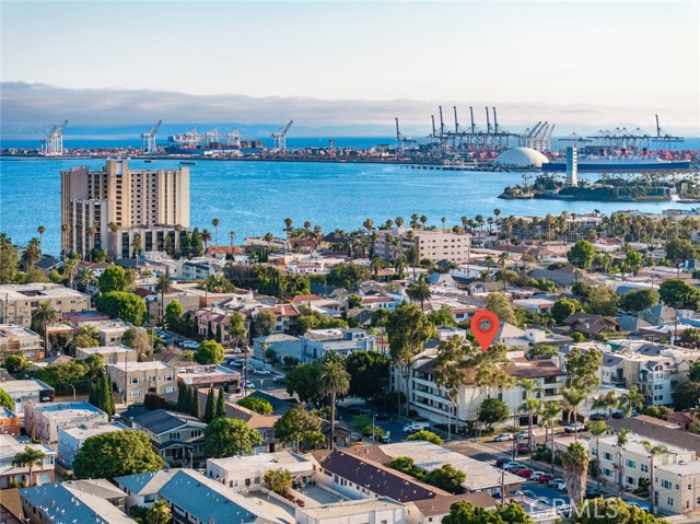 225 Hermosa Ave, Long Beach CA: https://media.crmls.org/medias/a8200759-8f04-4e2f-8993-0697ae073e99.jpg