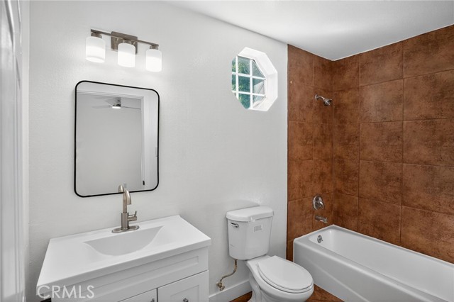 Detail Gallery Image 16 of 17 For 1555 W 59th, Los Angeles,  CA 90047 - 3 Beds | 2 Baths