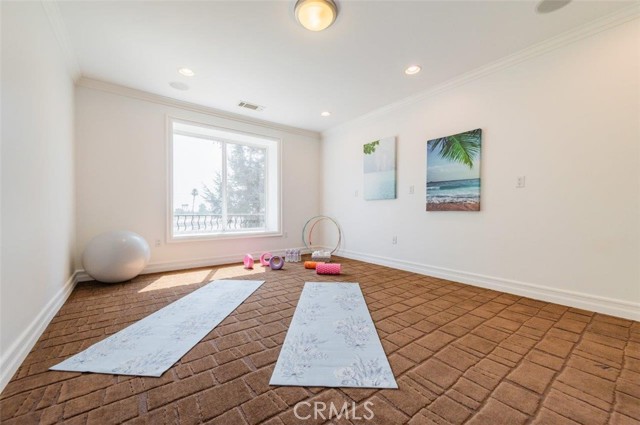 801 S Michillinda Avenue, Pasadena CA: https://media.crmls.org/medias/a8242517-f6fd-48e3-9d98-276686db3277.jpg