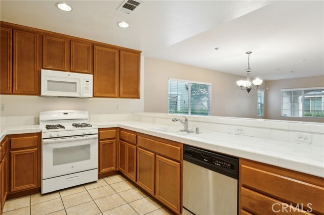 Detail Gallery Image 11 of 42 For 25888 Iris Ave #B,  Moreno Valley,  CA 92551 - 2 Beds | 2/1 Baths