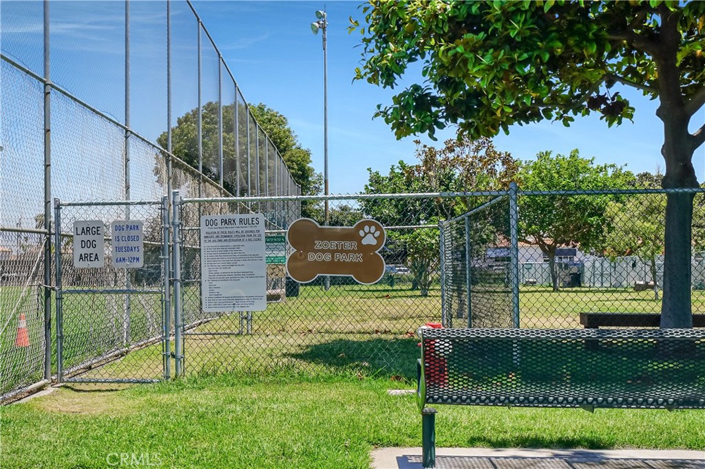 https://media.crmls.org/medias/a8255ae1-9dbb-4ebe-9392-1703d1e56367.jpg?preset=X-Large