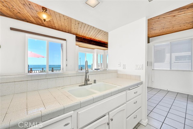 Detail Gallery Image 28 of 56 For 4103 Seashore, Newport Beach,  CA 92663 - 7 Beds | 4 Baths