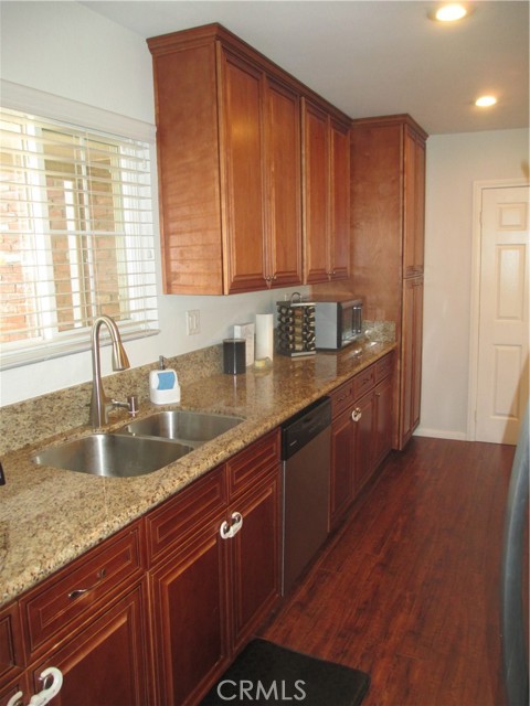 Detail Gallery Image 17 of 41 For 2281 Faust Ave, Long Beach,  CA 90815 - 3 Beds | 3 Baths