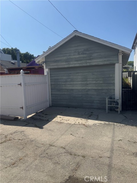 652 Navy Street photo 4