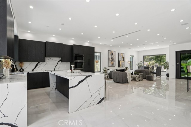 Detail Gallery Image 12 of 61 For 2227 N Lamer St, Burbank,  CA 91504 - 4 Beds | 4/1 Baths