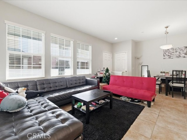 Detail Gallery Image 3 of 14 For 15903 Fountain Ln, Chino,  CA 91708 - 2 Beds | 2/1 Baths