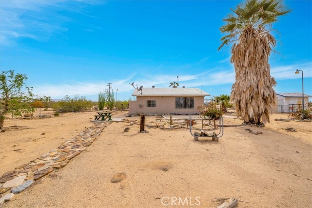 380 Mack Lane, 29 Palms CA: https://media.crmls.org/medias/a8265156-19c2-434b-80c1-ee5e7316be45.jpg