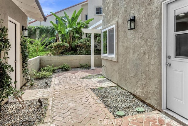 Detail Gallery Image 24 of 29 For 2773 Vista Umbrosa, Newport Beach,  CA 92660 - 3 Beds | 2/1 Baths