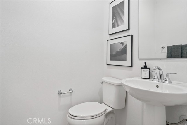Detail Gallery Image 8 of 17 For 2392 Haley Point Dr #103,  Ventura,  CA 93003 - 2 Beds | 2/1 Baths